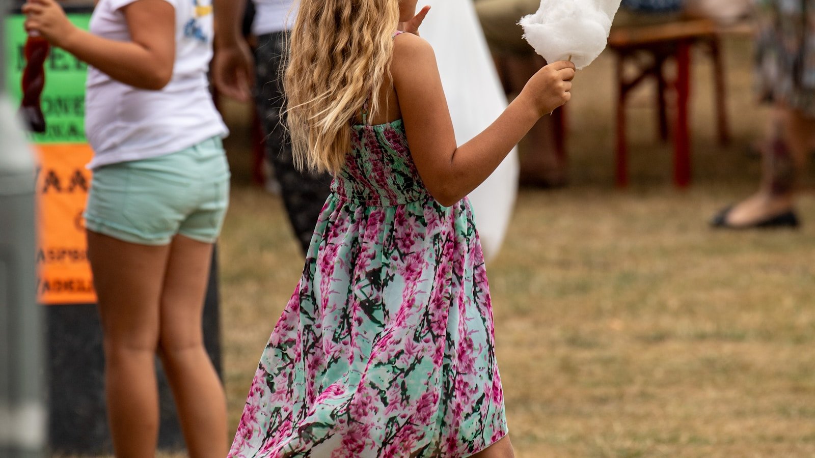 Niña con vestido de fiesta — Emma Velázquez Infantil