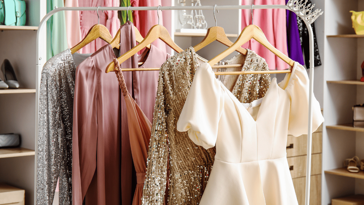 Rack de vestidos en boutique — Emma Velázquez mayoreo