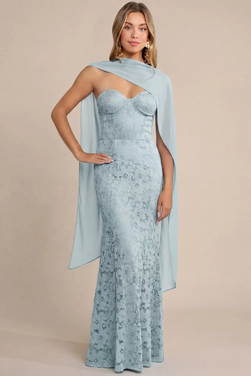 Vestido de Noche Largo de Encaje con Corsé y Chal Asimétrico Modelo 1048 | Emma Vázquez