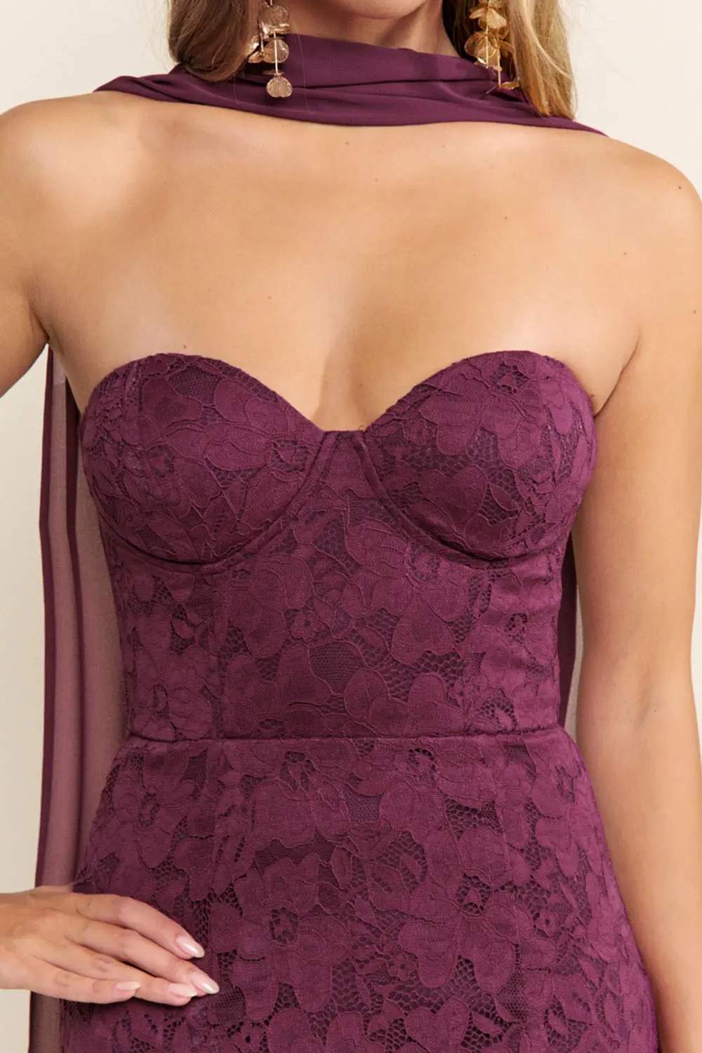 Vestido de Noche Largo de Encaje con Corsé y Chal Asimétrico Modelo 1048 | Emma Vázquez — vista 4