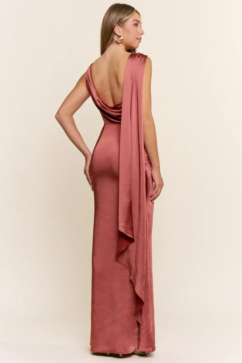 Vestido De Noche Largo Satinado Con Escote Drapeado Y Capa Lateral | Modelo 1047 — vista 4