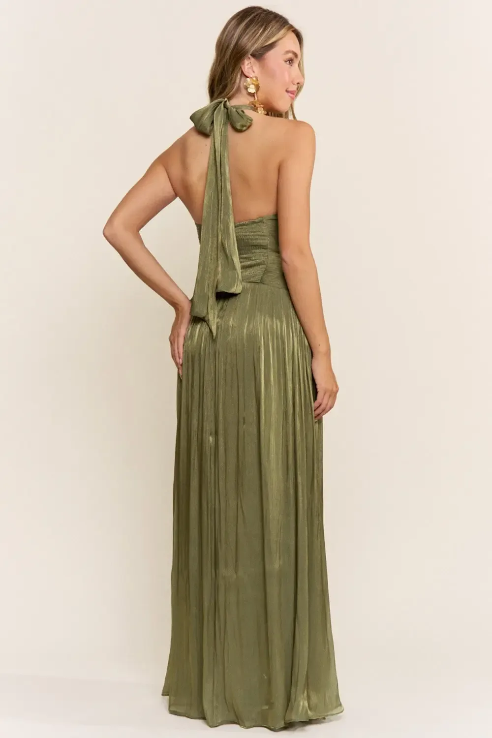 Vestido Largo De Noche Verde Olivo Plisado Con Escote Halter | Modelo EV1051 — vista 4