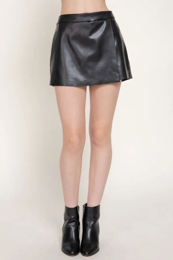 Falda Short De Piel Sintética Con Detalle De Superposición P15406