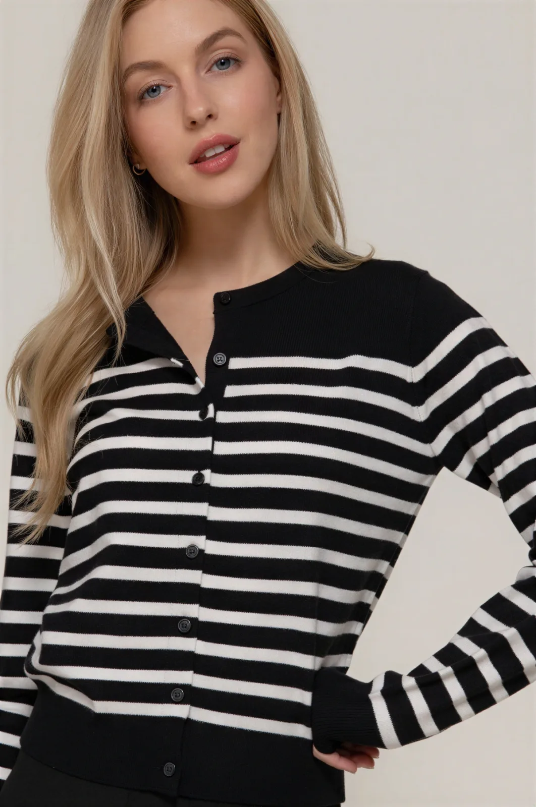 Suéter Delgado Cuello Redondo A Rayas Bicolor Casual – Modelo Sw14701