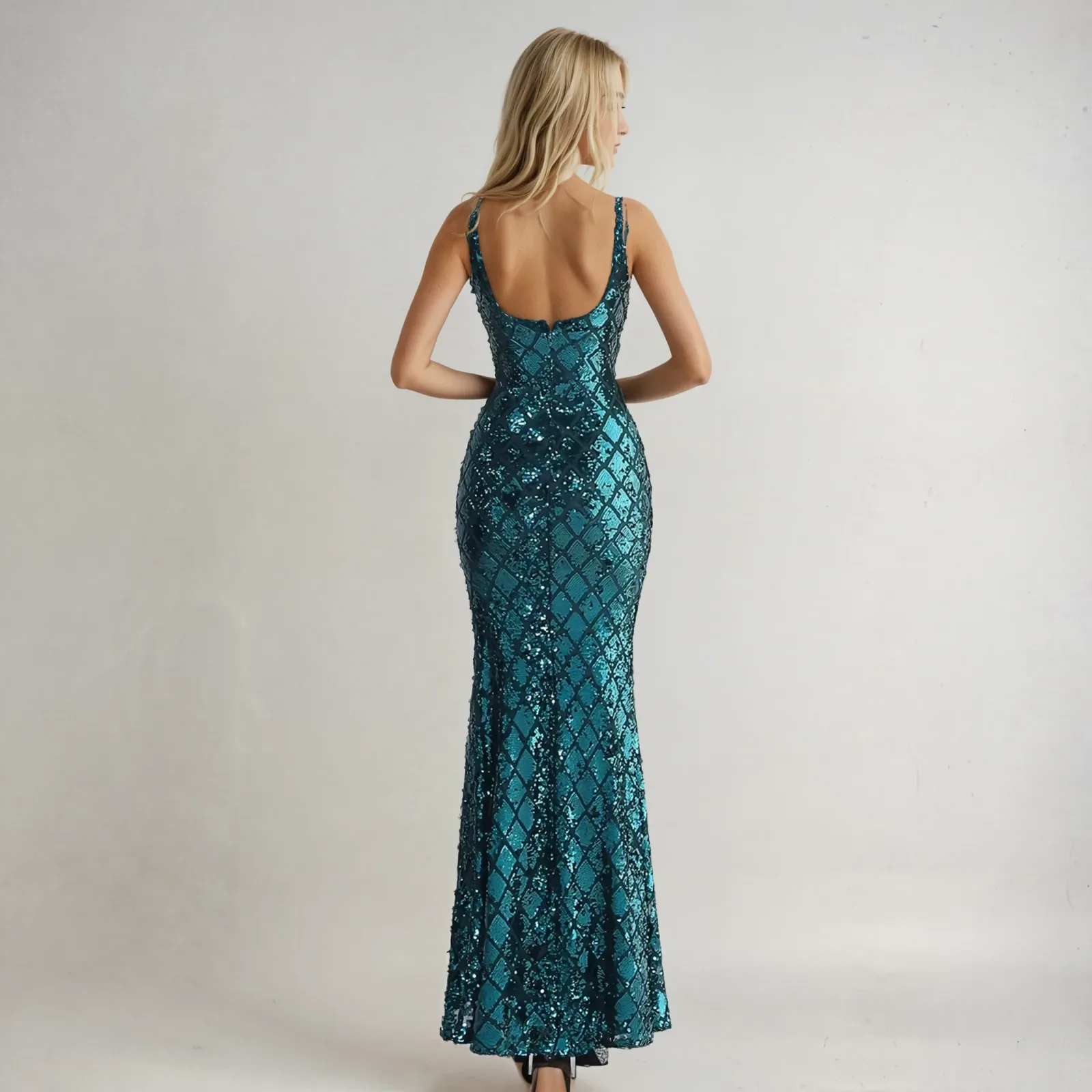 Vestido Largo De Noche De Lentejuelas Con Patrón Romboide, Tirantes Delgado Y Abertura En Pierna - Modelo EV602 — vista 5