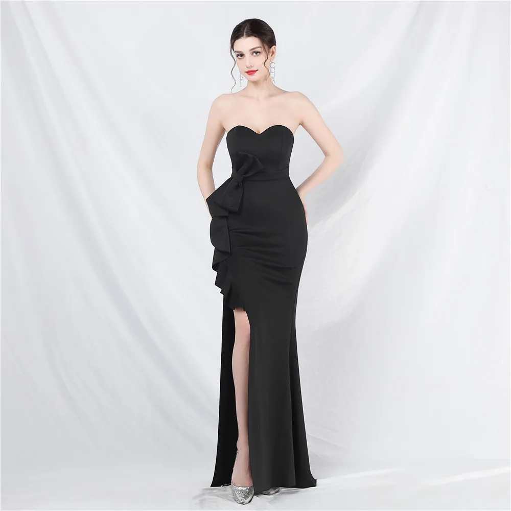 Vestido Largo De Noche Strapless Escote Corazón Con Moño Estructurado Y Abertura - Modelo EV705