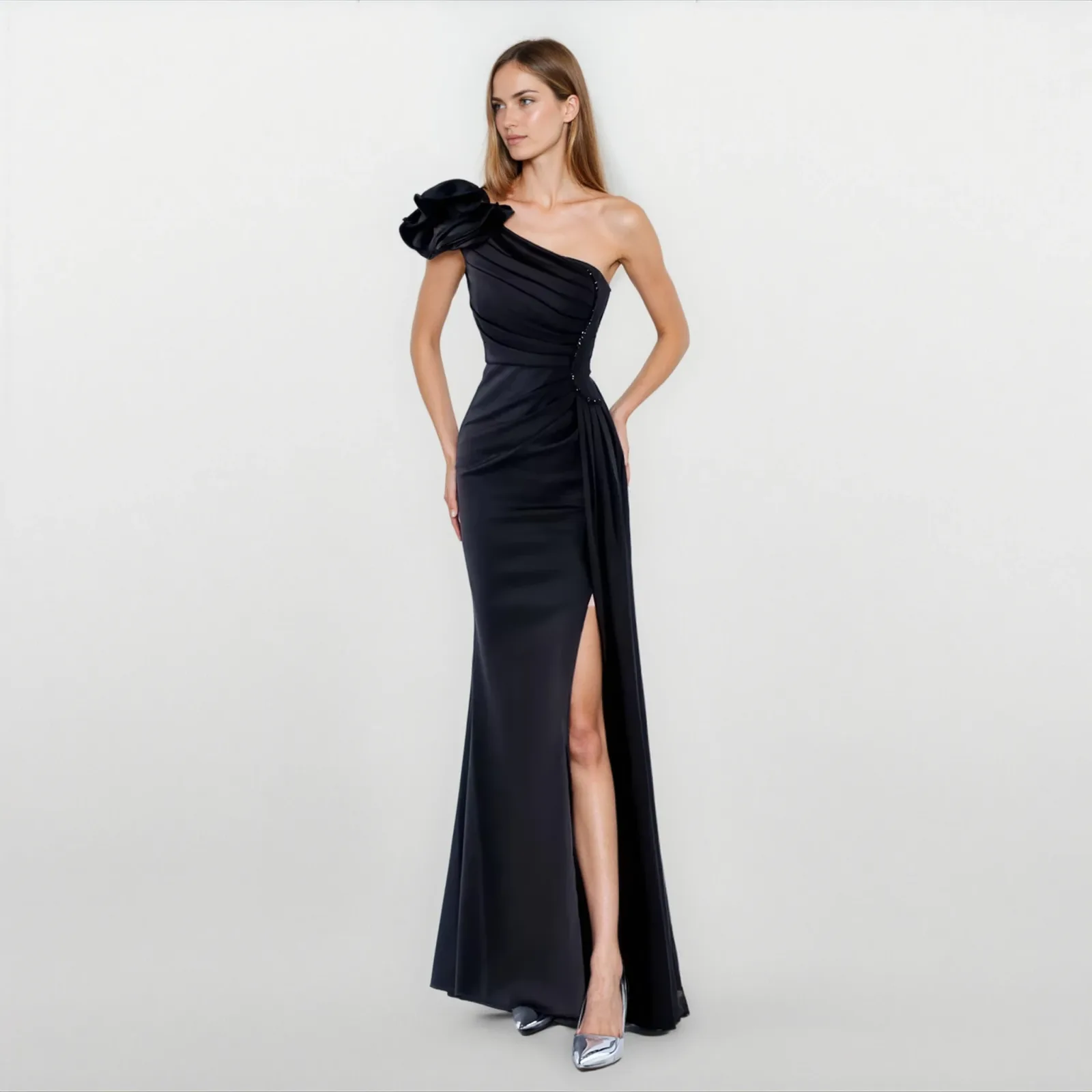 Vestido Largo De Noche Asimétrico Satinado Con Flor 3d En Hombro Y Abertura - Modelo EV810 — vista 1
